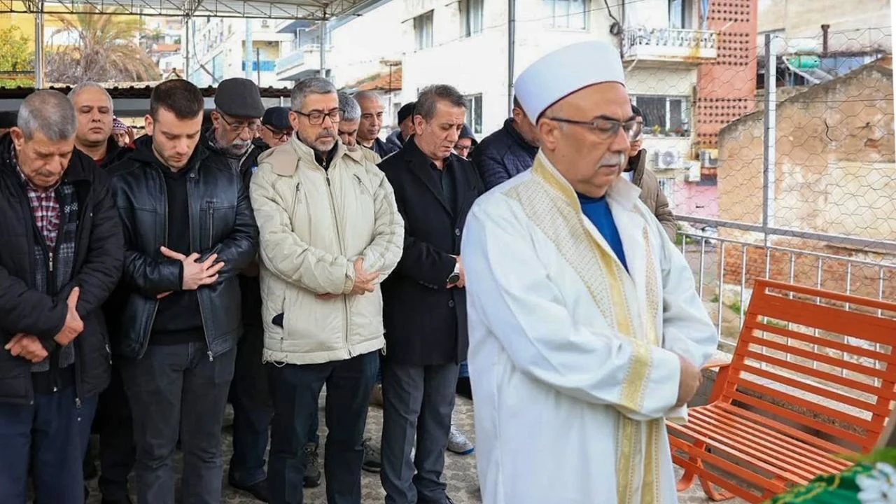 Baskan Yetiskinin Aci Gunu 641111 Fa0Ba6F6F6F458D3Ae152685B02Da63A