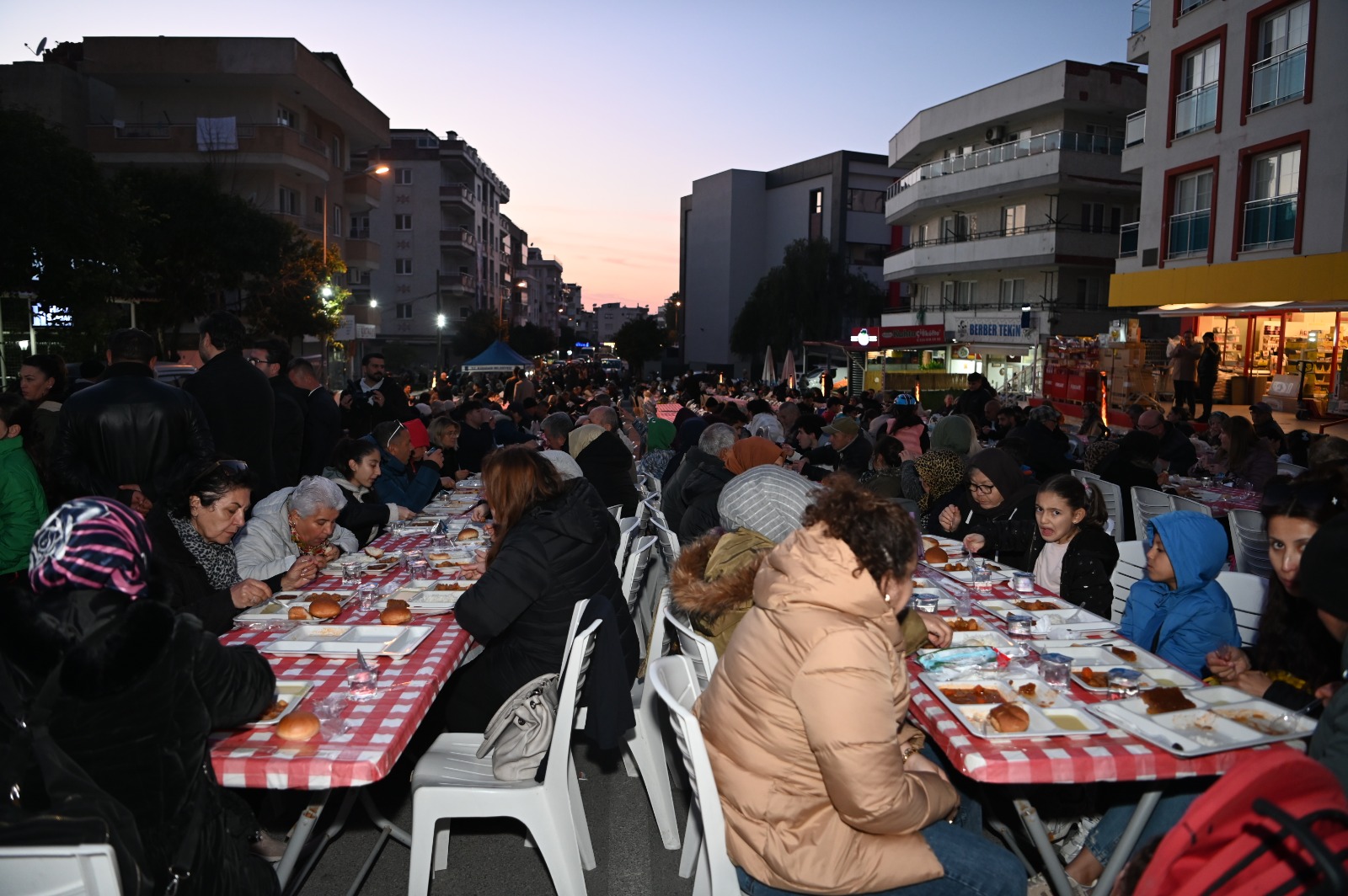 Cumhuriyet Mahallesi Iftar Yemeği 6 (1)