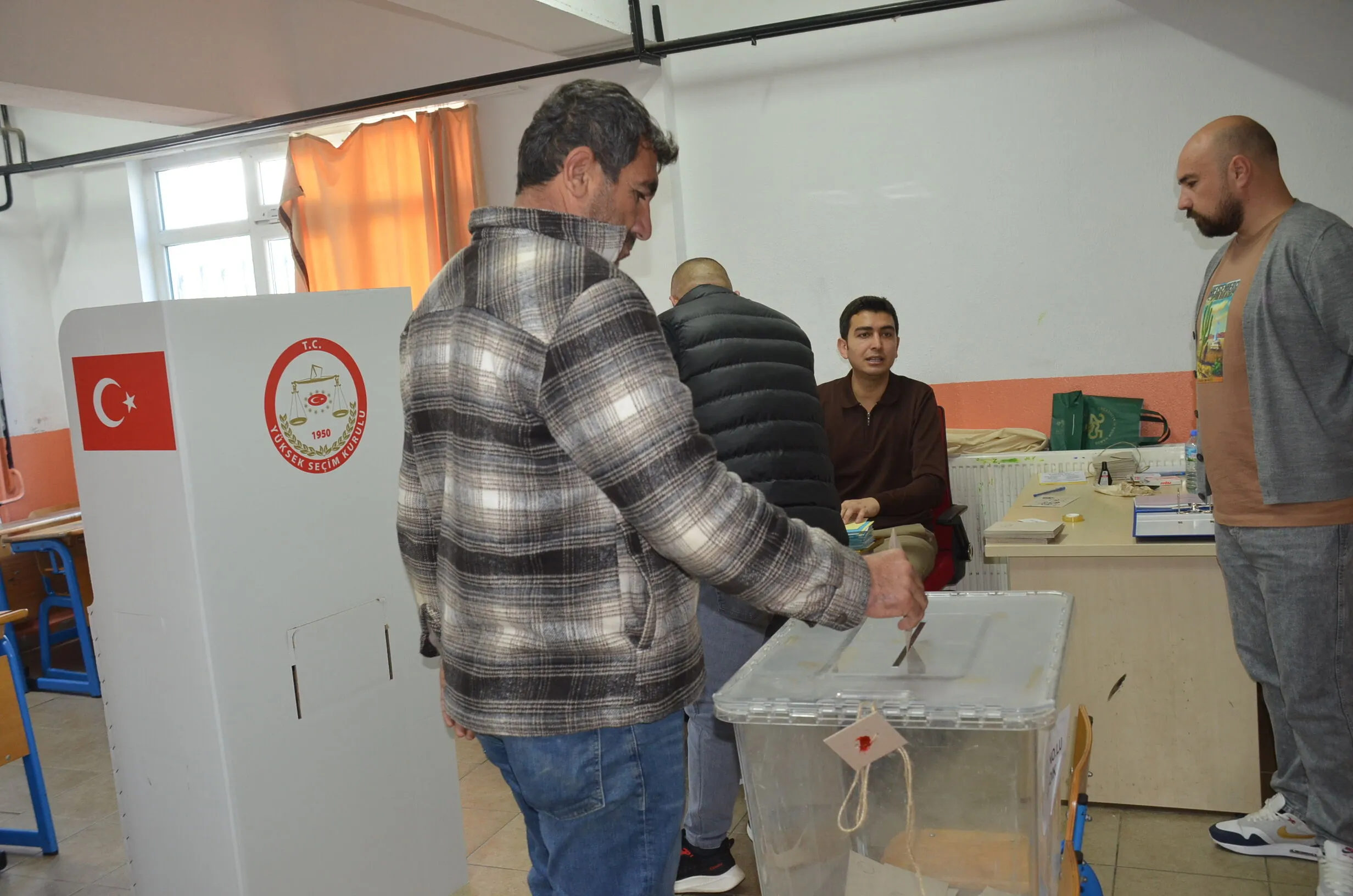 Didim Esnafi Yeni Baskani Icin Sandiga Gitti 641225 9C2D68Ac5Da2Eefb0E560C05164C69Bd