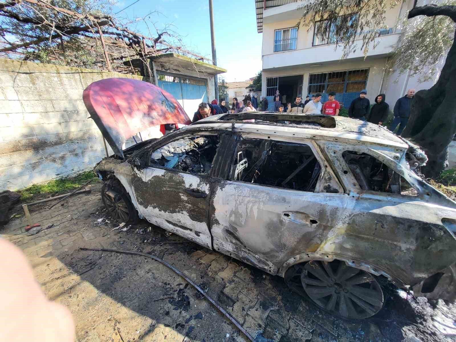 Nazillide Feci Yangin Iki Otomobil Saniyeler Icerisinde Kul Oldu 513Abf9040Ba1D0Edb14Ffb9Bdb7Bb95