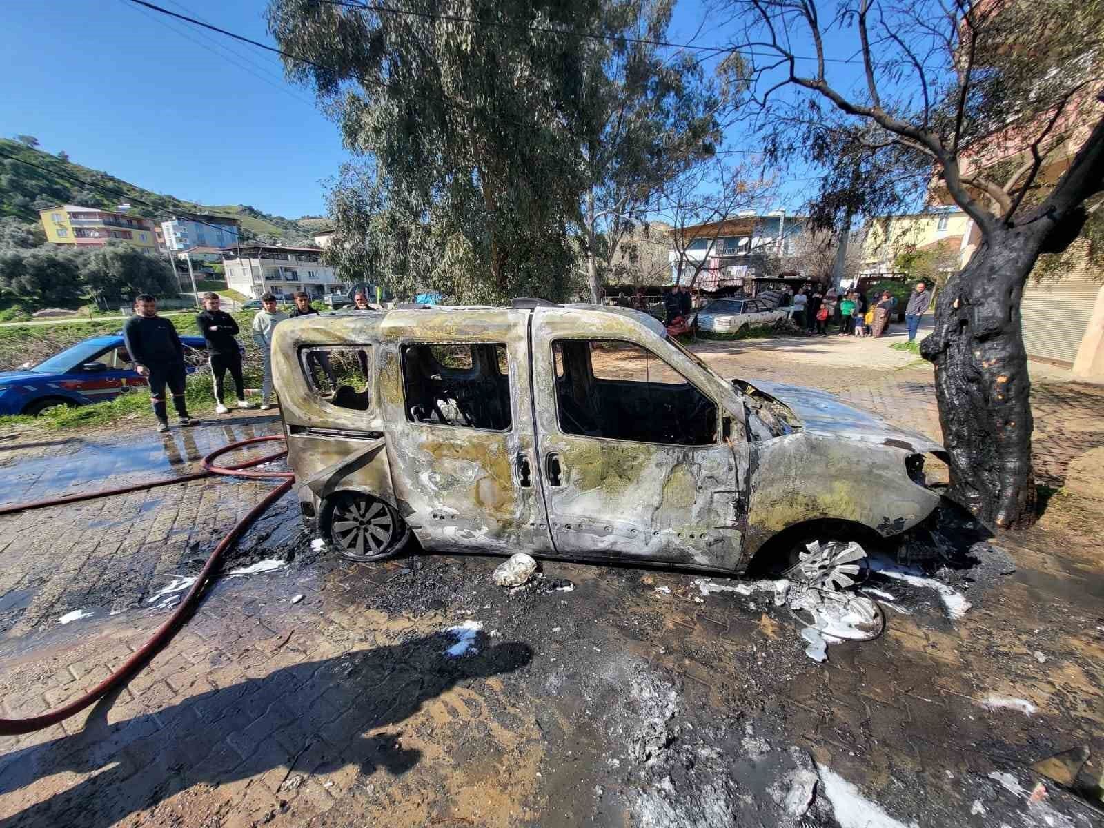 Nazillide Feci Yangin Iki Otomobil Saniyeler Icerisinde Kul Oldu Da66758A9C412E83Bf0E351F9620F50C 1772283511