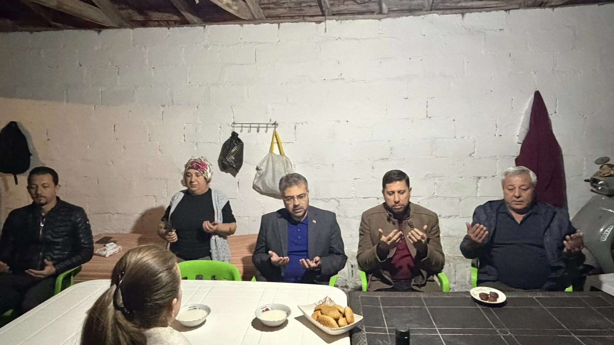 Ak Partili Ozmen Cineli Ailenin Iftar Sofrasina Konuk Oldu 643707 6175400237A831Aebd04E7B6Da8F8C1B