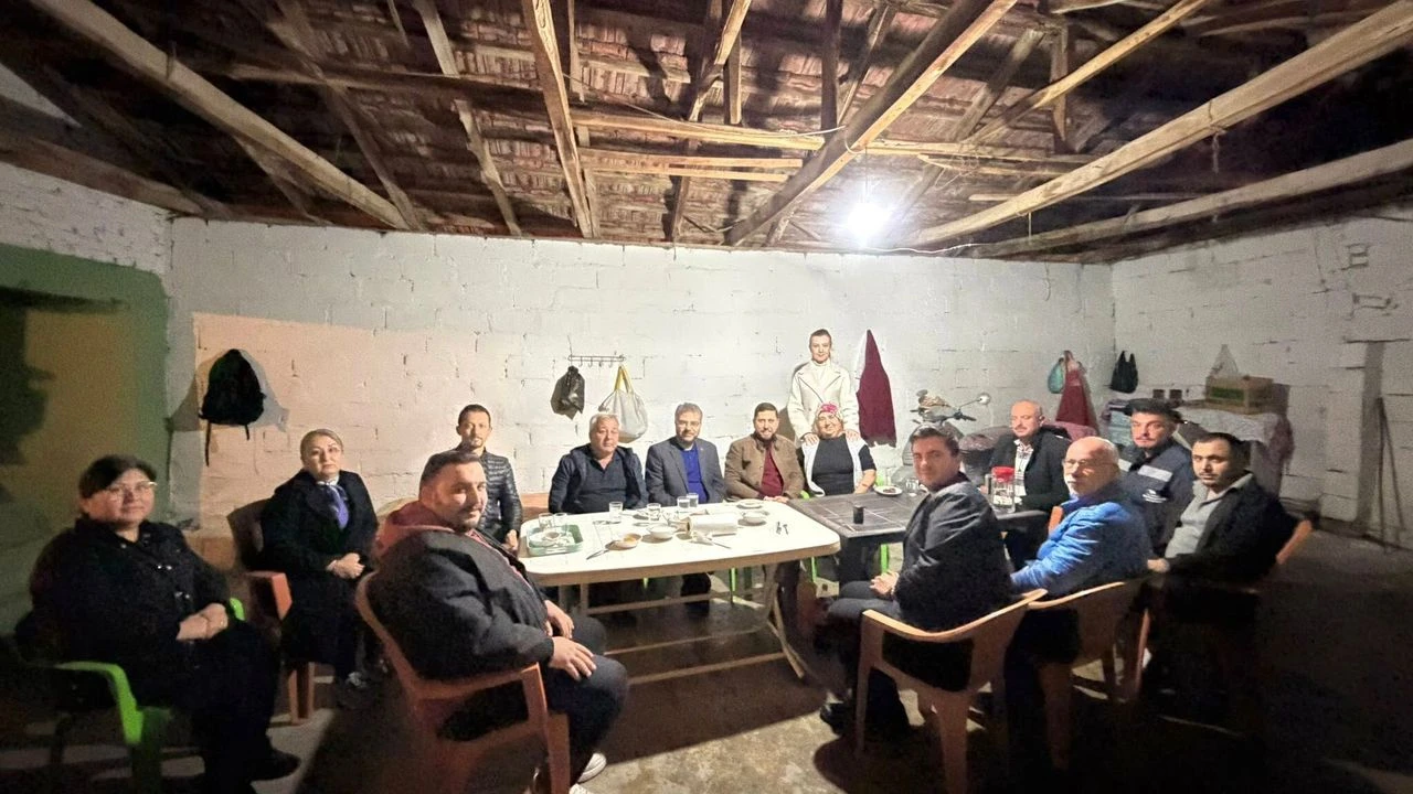 Ak Partili Ozmen Cineli Ailenin Iftar Sofrasina Konuk Oldu 643707 Eb323B542B20Fbfa315E557D73F7819F