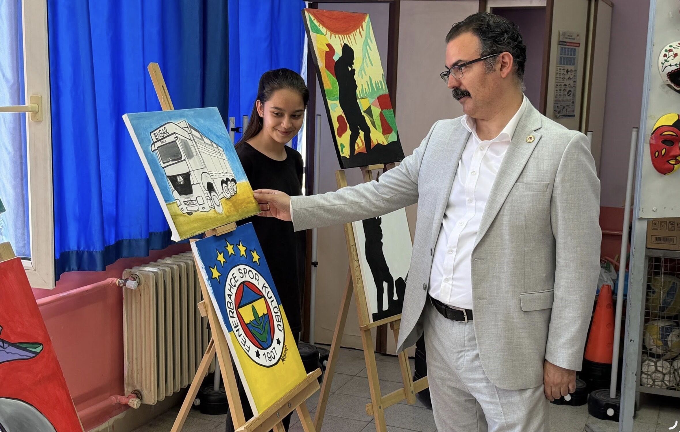 Öğrenciler eserlerini görücüye çıkardı
