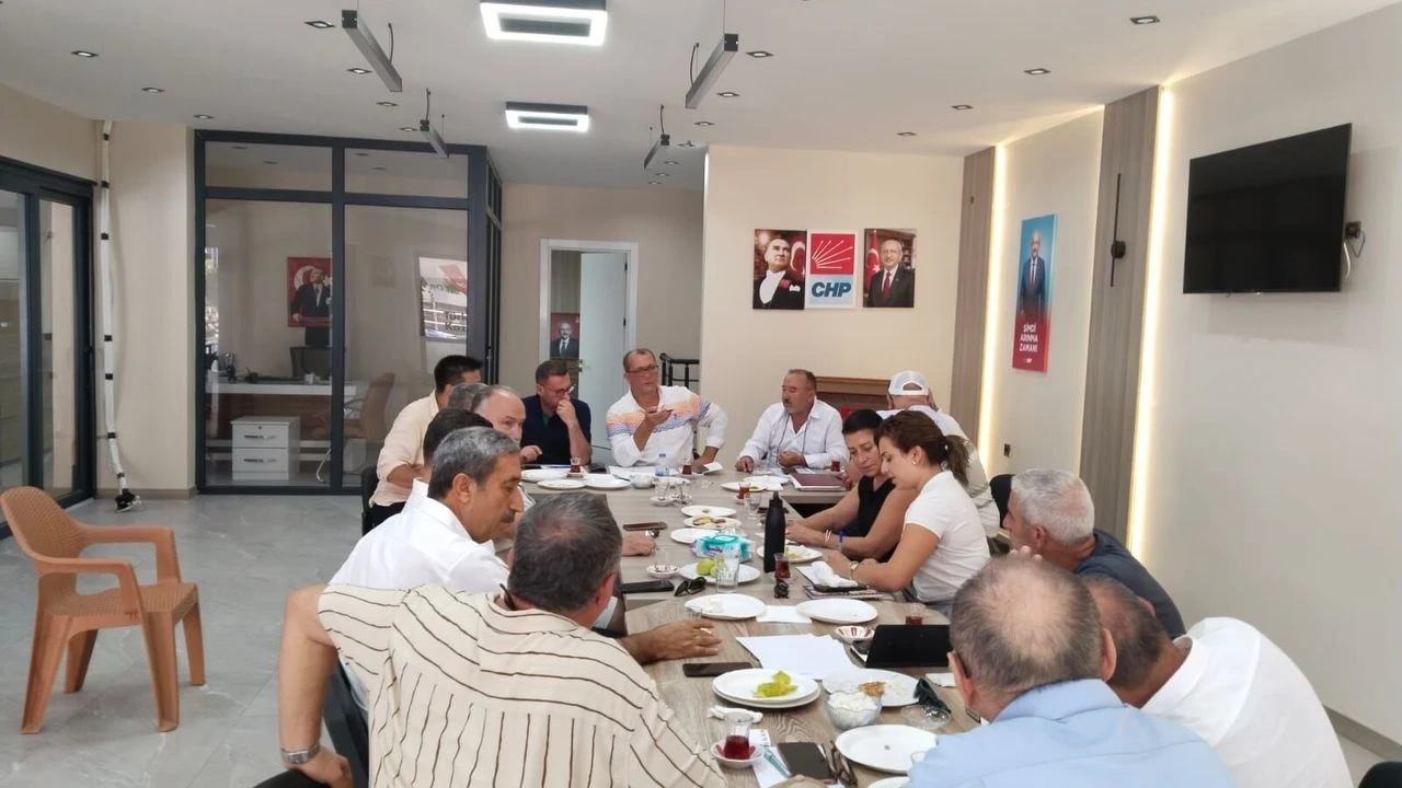 Chp Kusadasinda Yeni Donem Yeni Yonetimle Basladi 686968 F4F84F