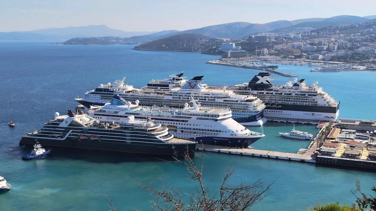 Kuşadası’nda 11 bin 225 yolcu limana akın etti