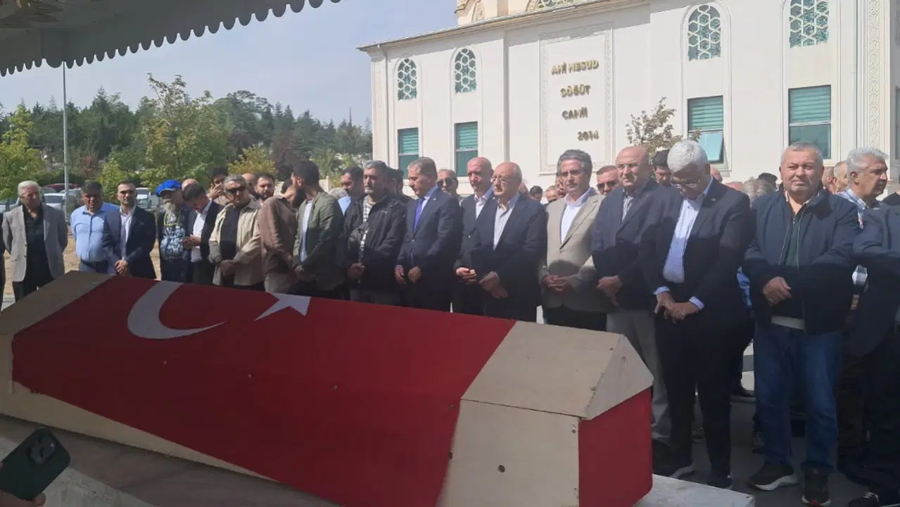 Emekli polis son yolculuğuna uğurlandı