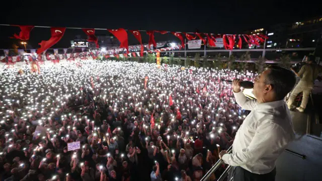 Özgür Özel'e 800 bin liralık tazminat cezası
