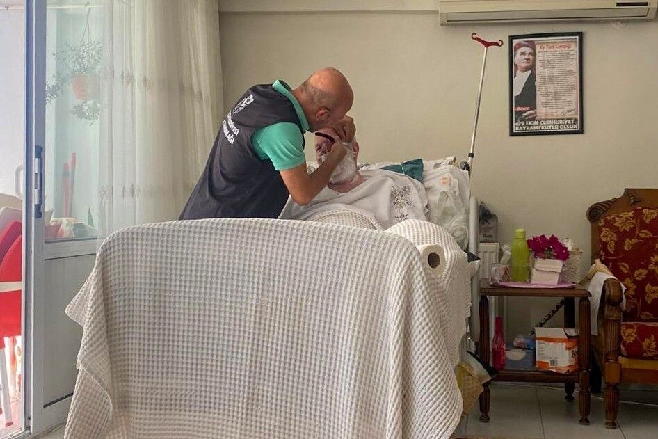 Evde bakım hizmeti ihtiyaç sahipleriyle buluşuyor