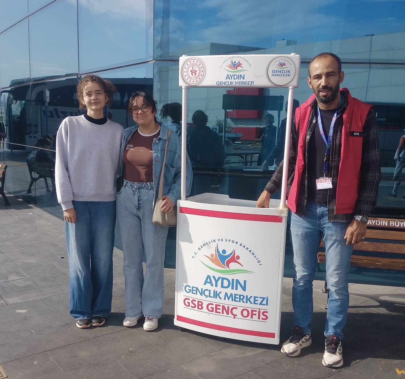 Gurbete gelen öğrencilere Aydın'da ilk kucaklaşma
