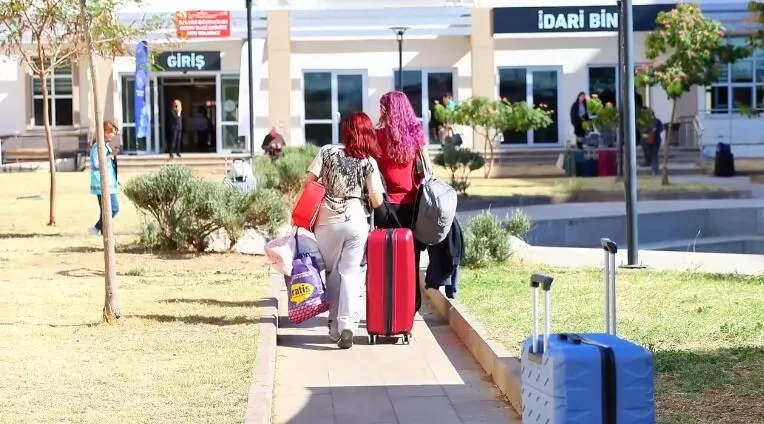 Adu Ogrencileri Aydina Gelmeye Basladi Yurtlarda Hem Telas Hem Duygusal Vedalar Yasandi 2