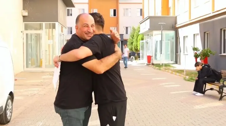 Adu Ogrencileri Aydina Gelmeye Basladi Yurtlarda Hem Telas Hem Duygusal Vedalar Yasandi 6