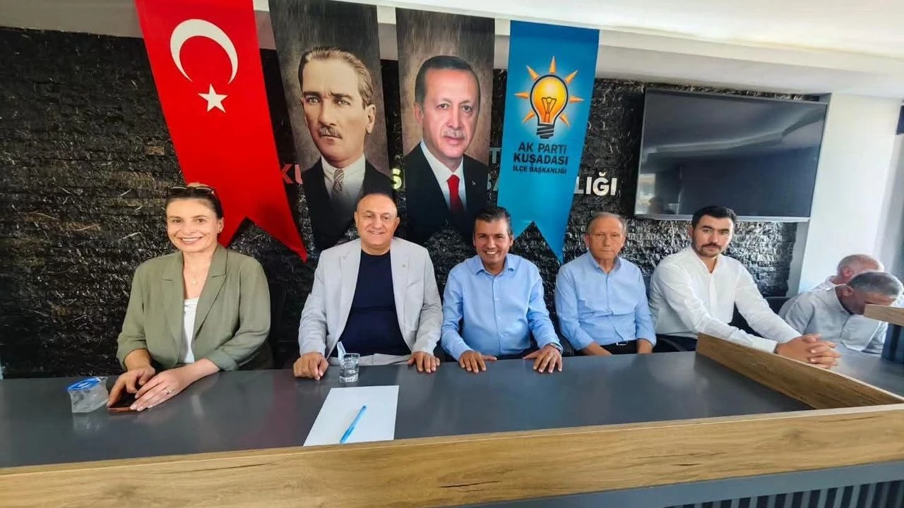 AK Parti’li Karakaş Kuşadası teşkilatıyla buluştu