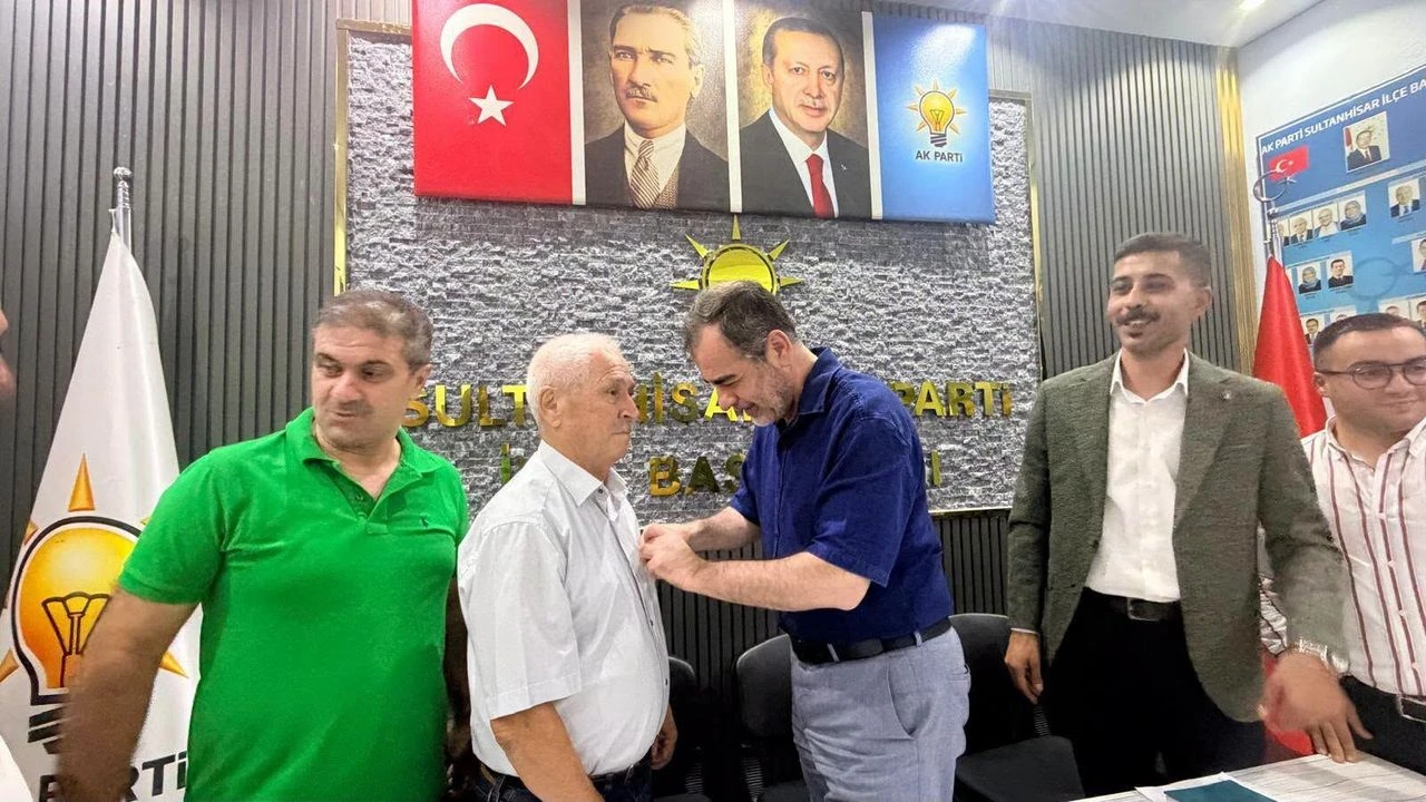 AK Parti Sultanhisar’da yeni üyelere rozet