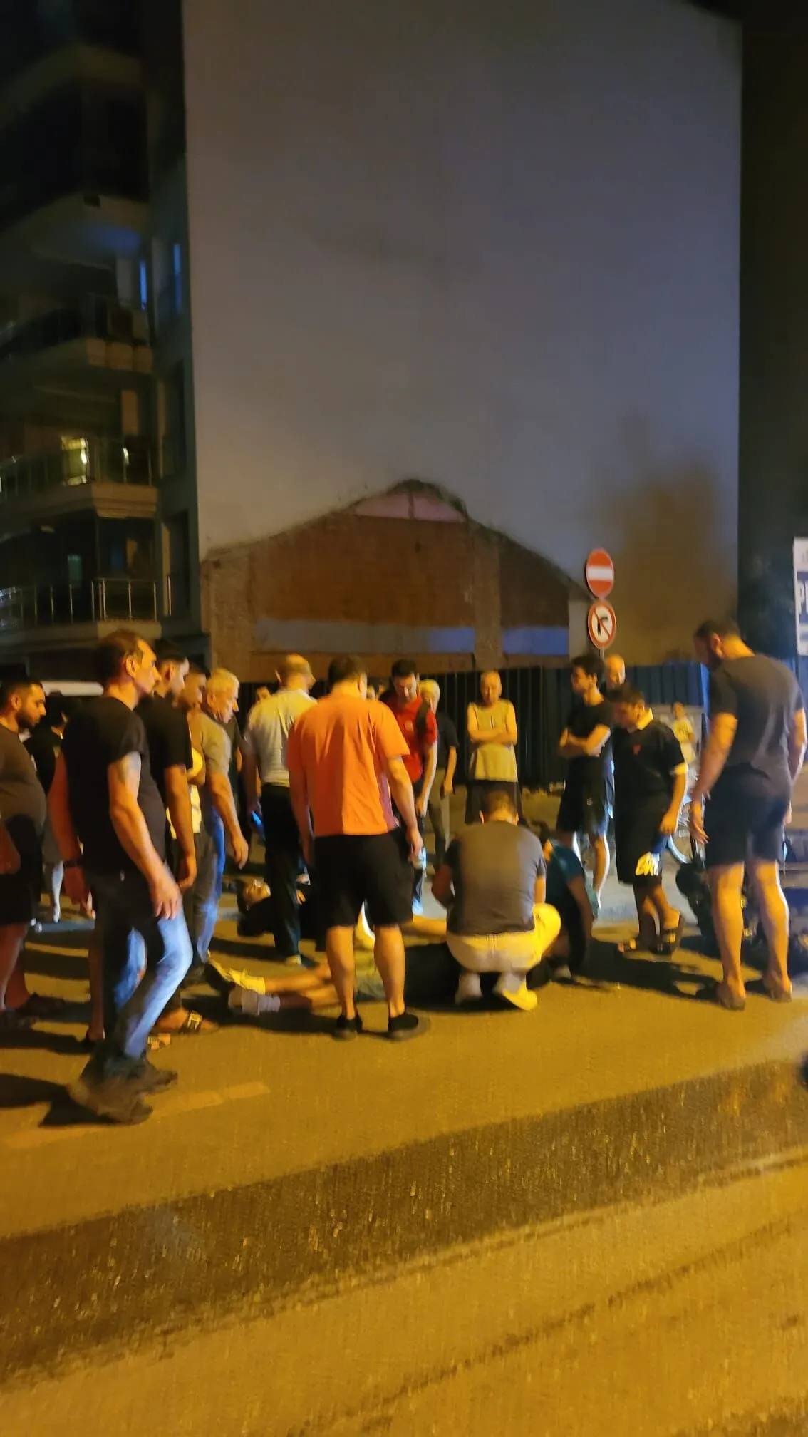 Aydinda 2 Kisi Olumden Dondu Kamyonet Ile Motosiklet Kafa Kafaya Carpisti 1