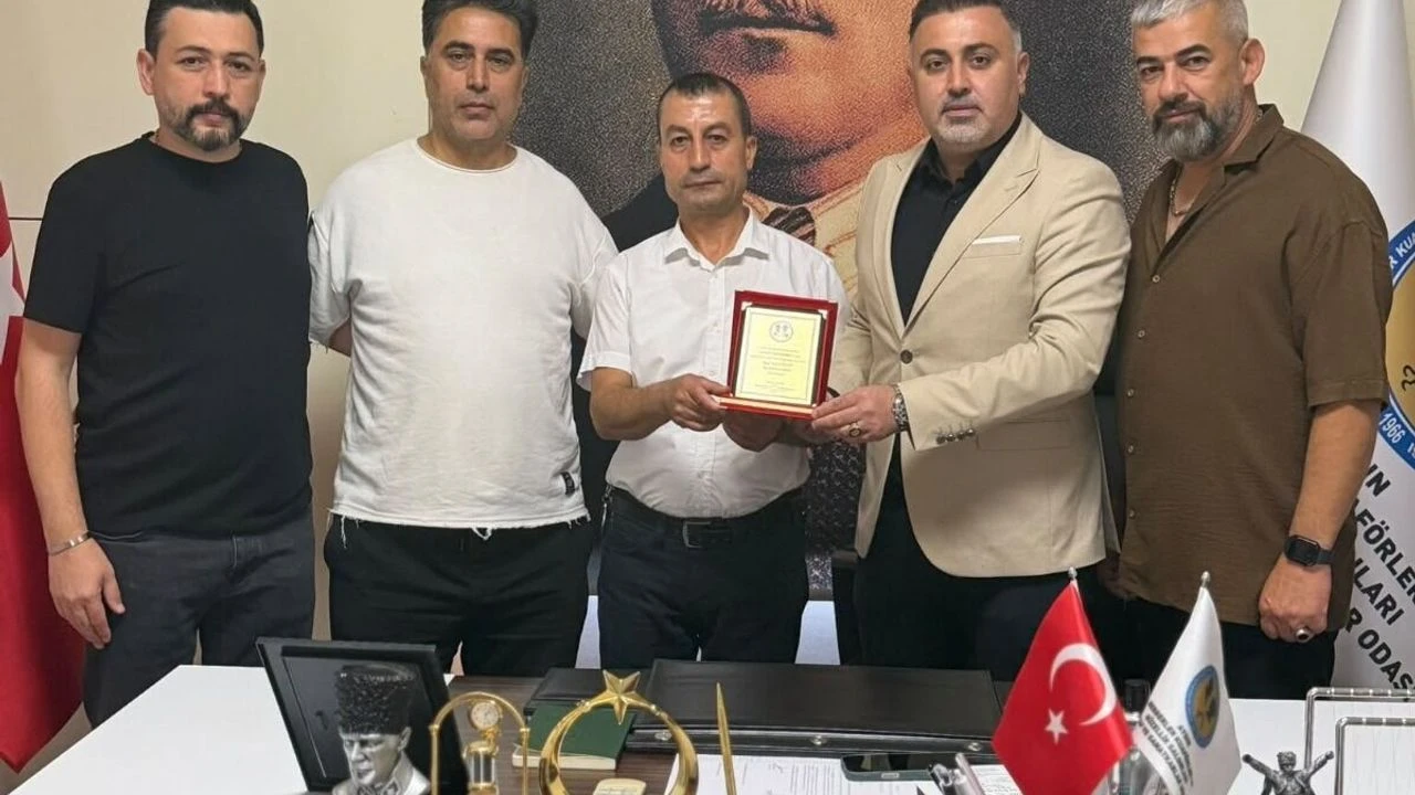 Aydın’da yılın ahisine plaketi başkan Avşar verdi