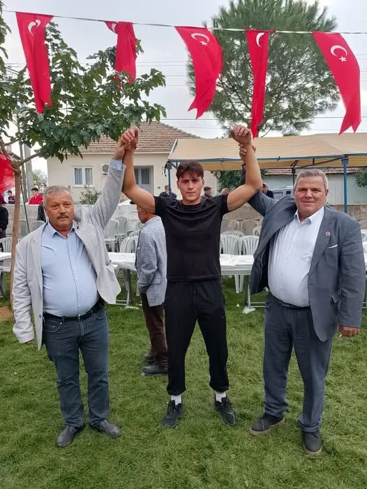 Aydinda Pehlivanlar Er Meydanina Cikti Mhpli Cihangiroglu Guresleri Yerinde Izledi 3