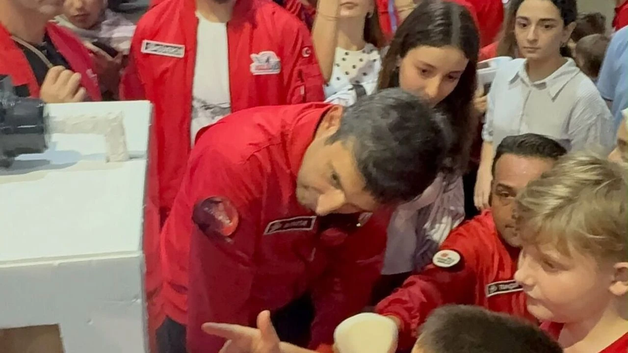 Aydınlı öğrenciler TEKNOFEST’te Bakan Kacır ve Selçuk Bayraktar’la buluştu