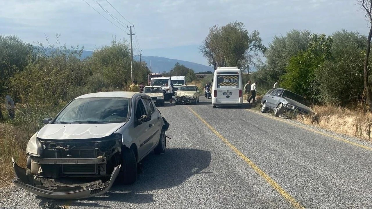 Bozdoğan’da zincirleme kaza: 2 yaralı