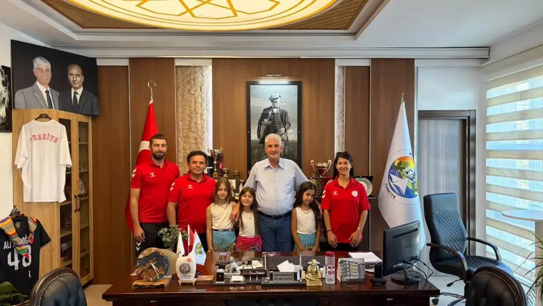 Germencikin Cicek Kizlari Dalamanda Sahne Aldi Baskan Zencirci De Muglalilari Incir Festivaline Cagirdi 4