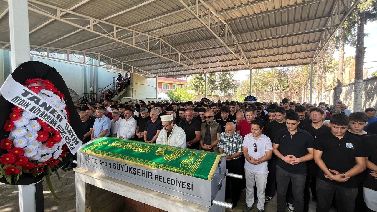 18 yaşındaki Mustafa son yolculuğuna uğurlandı