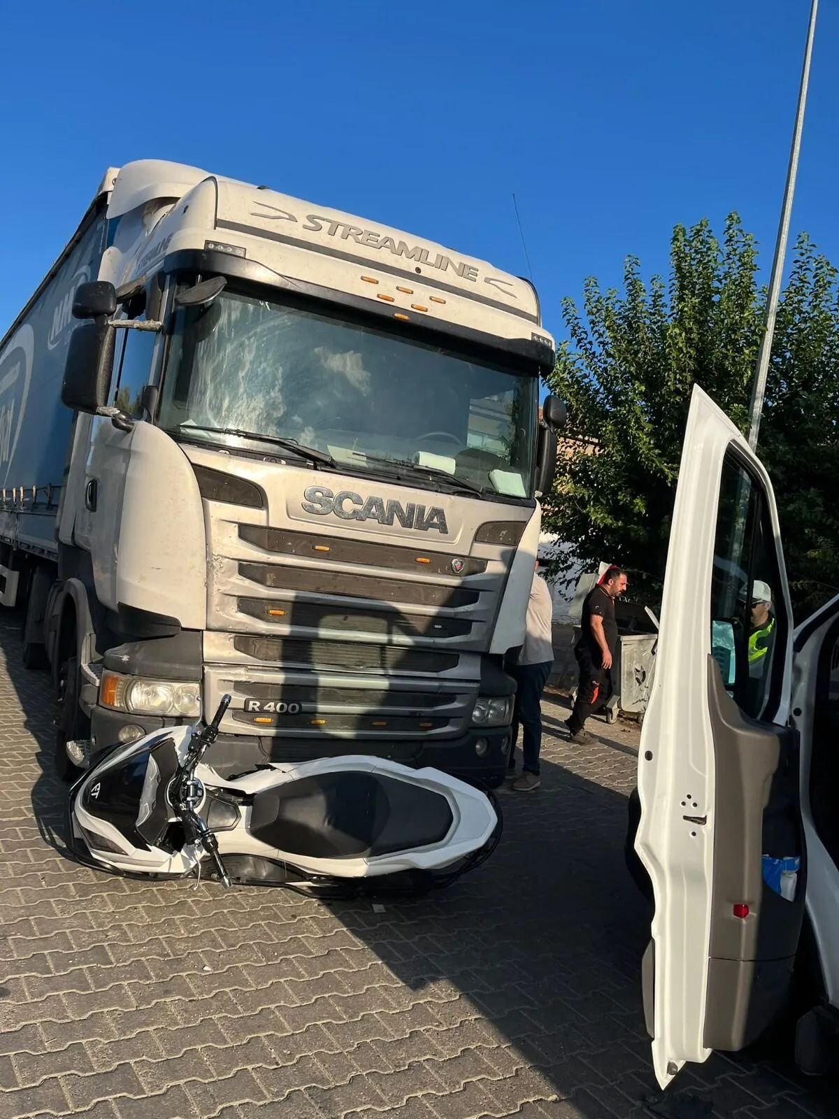 Nazillide Motosiklet Tirin Altinda Kaldi 2 Lise Ogrencisi Yaralandi 2