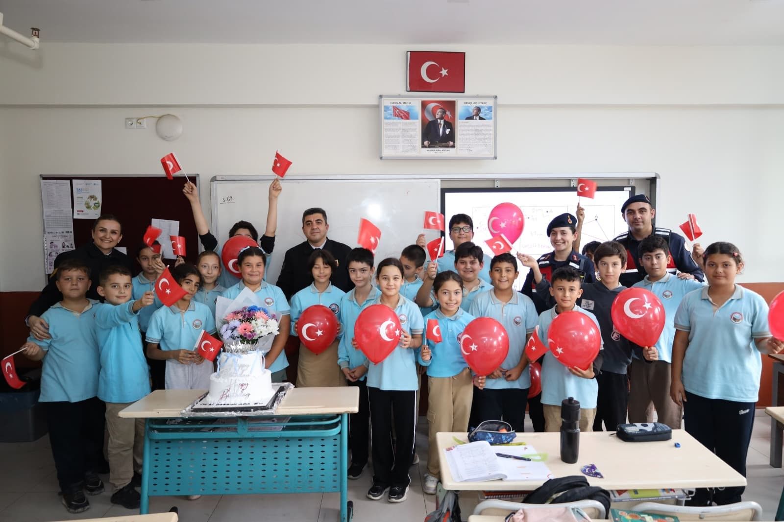 Şehit kızına jandarmadan doğum günü sürprizi
