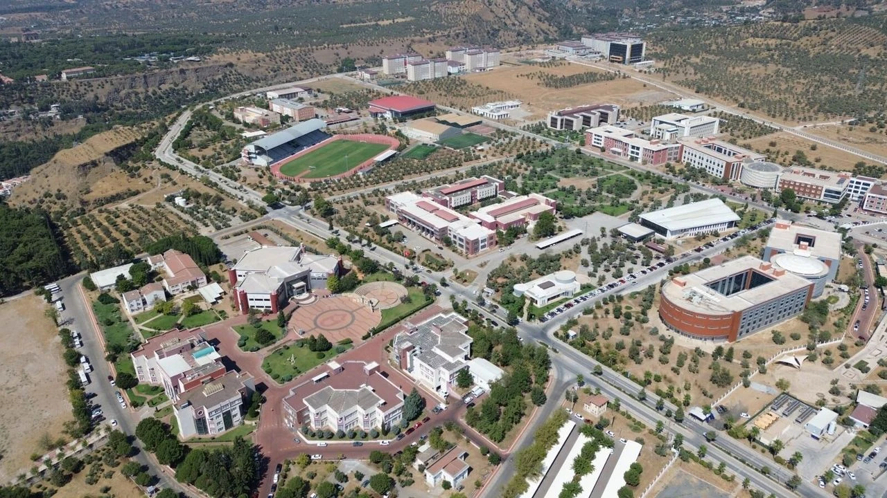 Adunun Akademisyenleri Dunya Listesine Girdi En Etkili Bilim Insanlari Arasinda Yer Aldilar 2