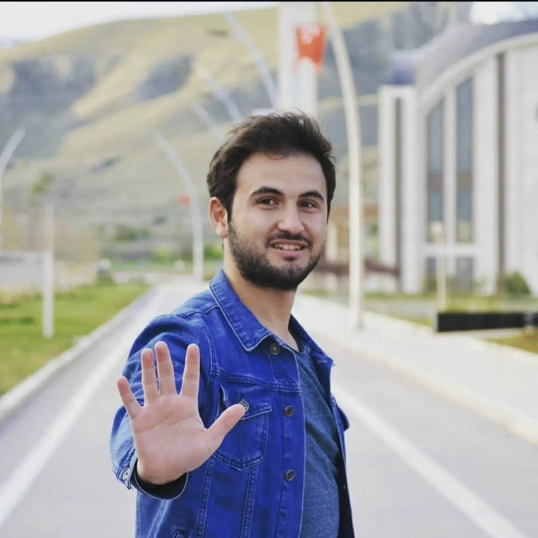 Annesi Defnedildikten 8 Saat Sonra Vefat Eden Tayfun Topraga 699434 Ce65B8