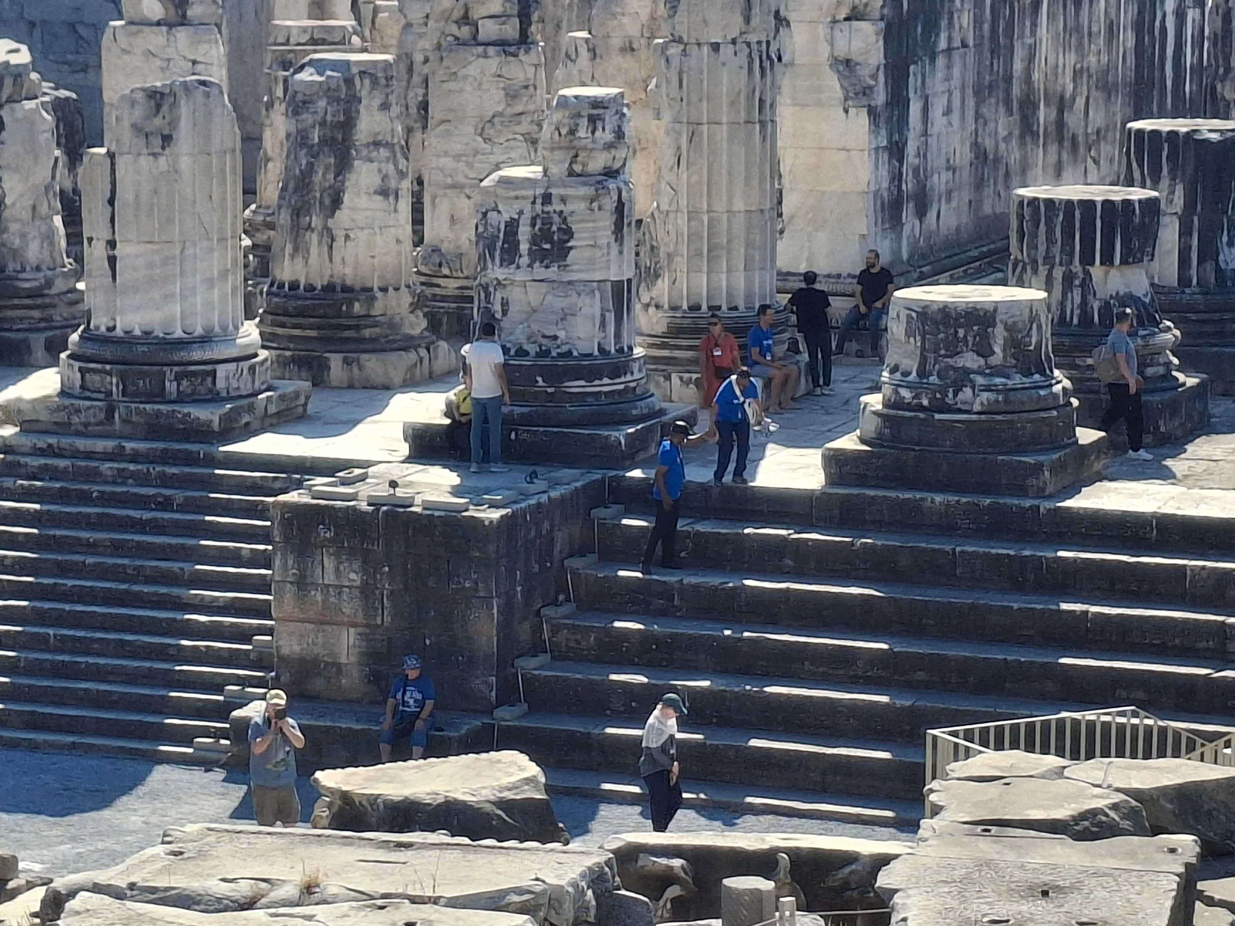 Apollon Tapinagi Sonbaharda Da Ziyaretcilerini Agirliyor 699111 Bd6C81