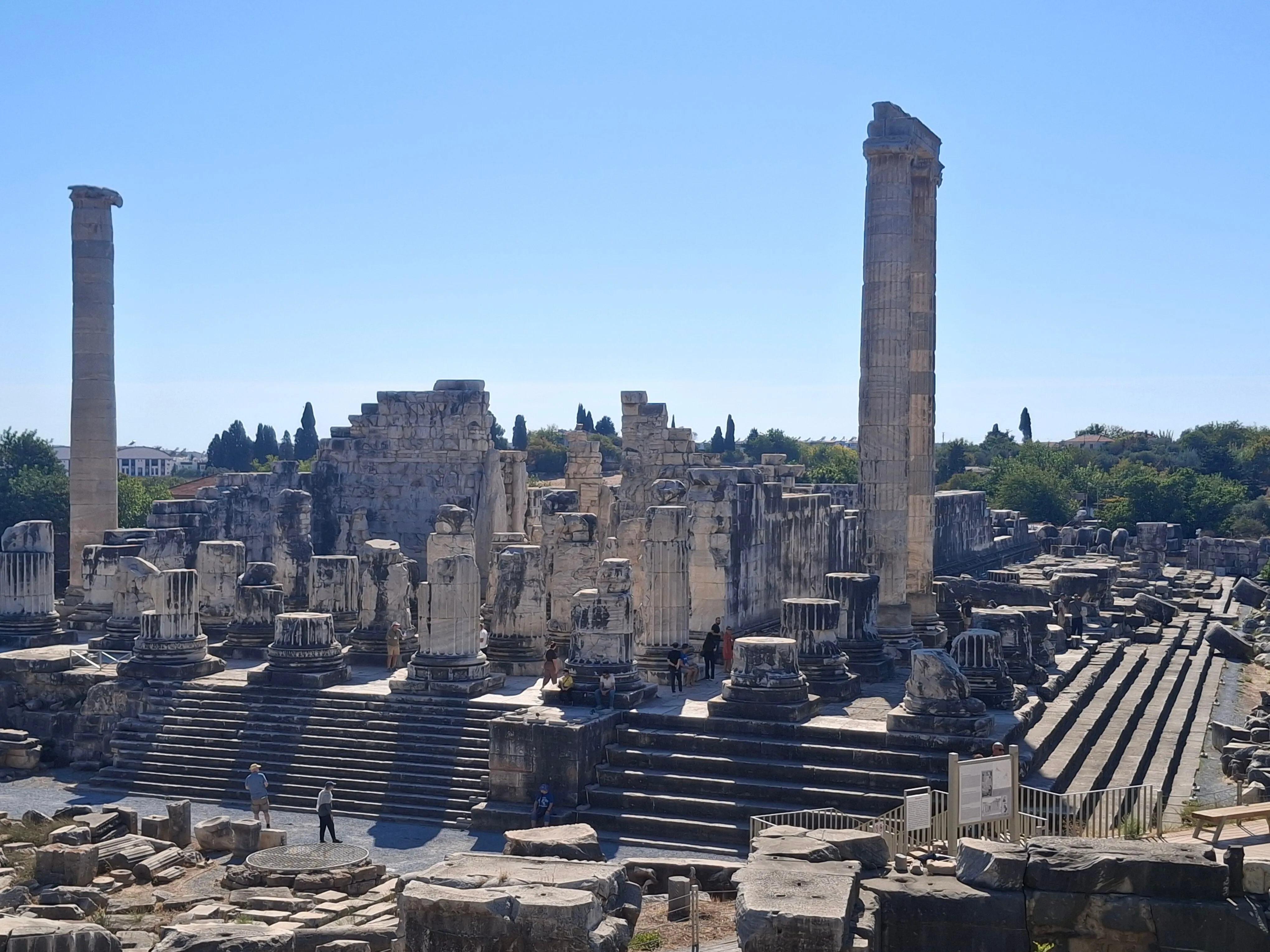 Apollon Tapinagi Sonbaharda Da Ziyaretcilerini Agirliyor 699111 Bdd6Cc