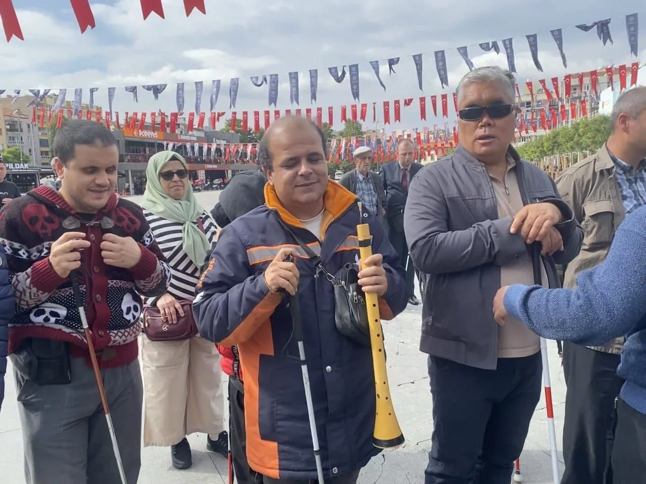 Görmeyen gözler, ağlatan zurna