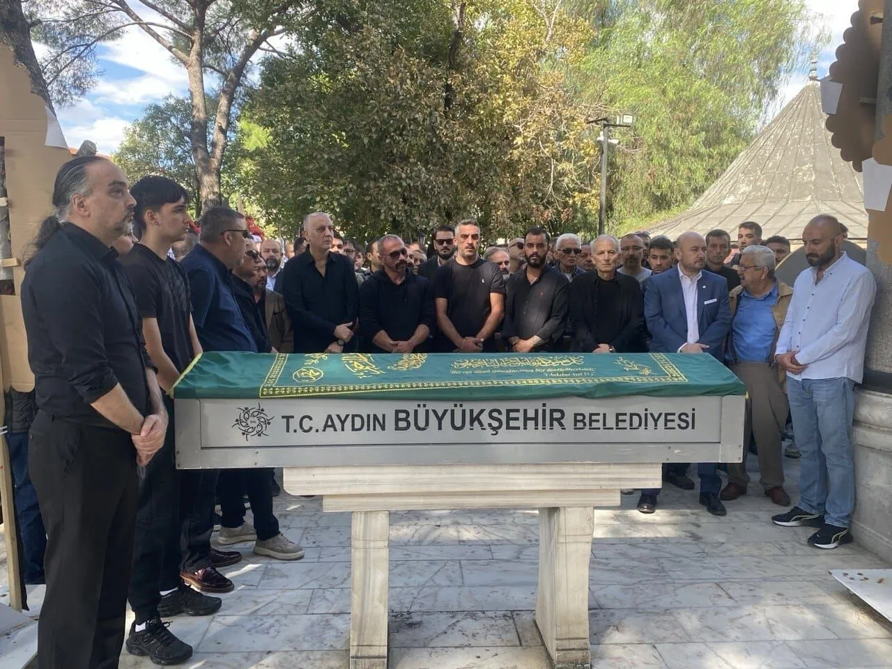 Aydinda Silah Sesinden Sonra Evinde Olu Bulunmustu Alparslan Sarginin Cenaze Toreni Duzenlendi 1