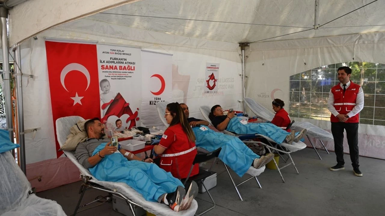 Aydinin Gururu Oldu Ekrem Cifci Ilkokulu Kan Bagisinda Turki 698481 4Ab976