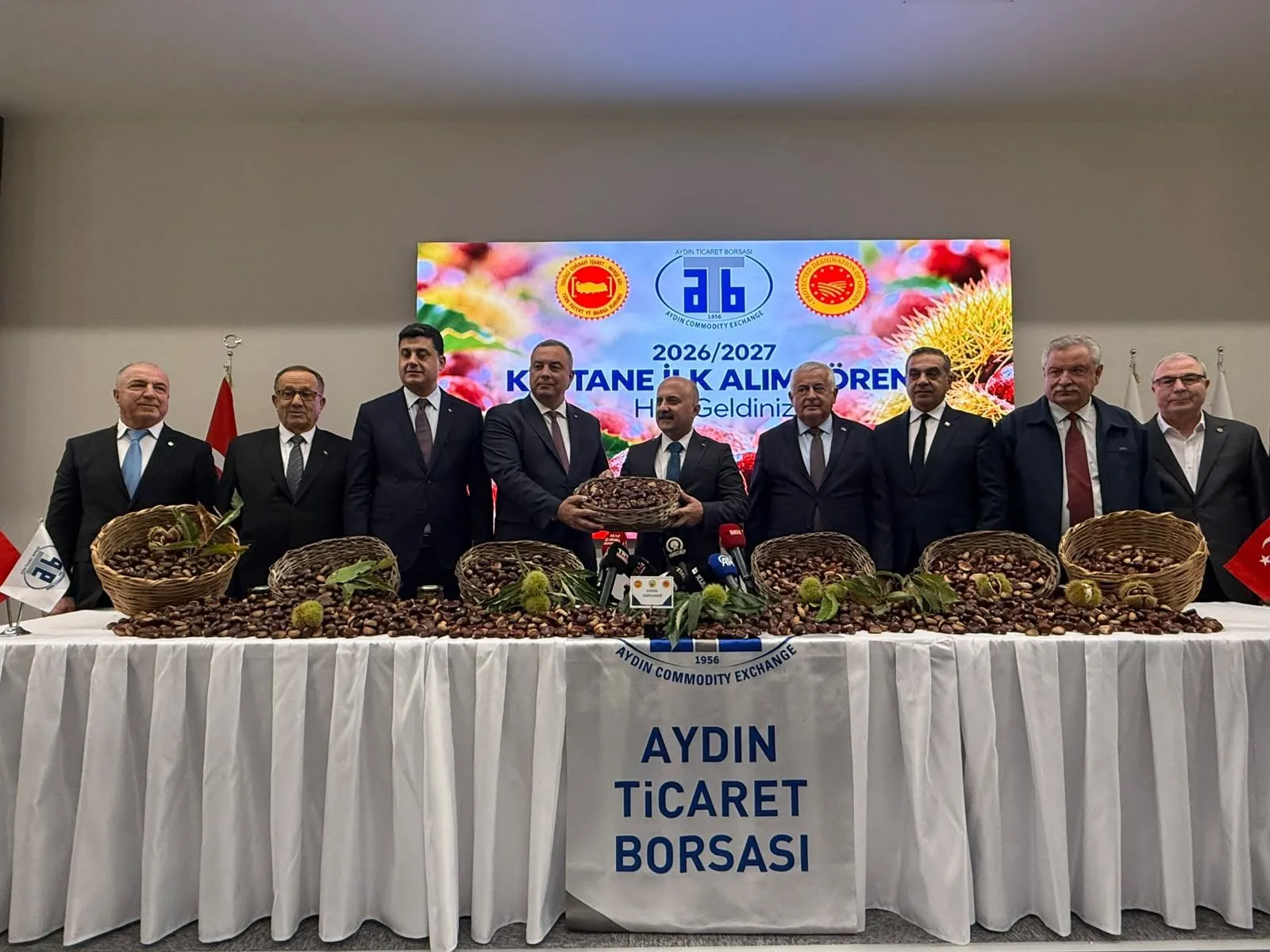 Aydinin Ilk Kestanesi 600 Liradan Alici Buldu