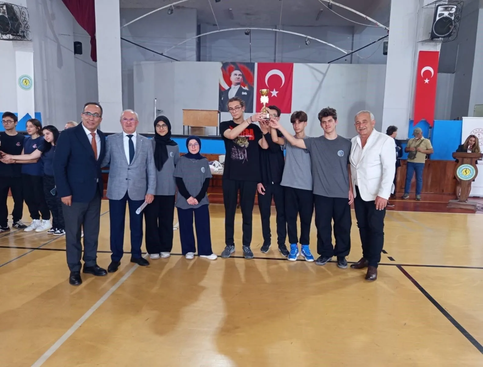 Efeler De Cevre Bilinci Yarismasinda Dereceye Giren Okullar Odullendirildi 1792650902679 456764