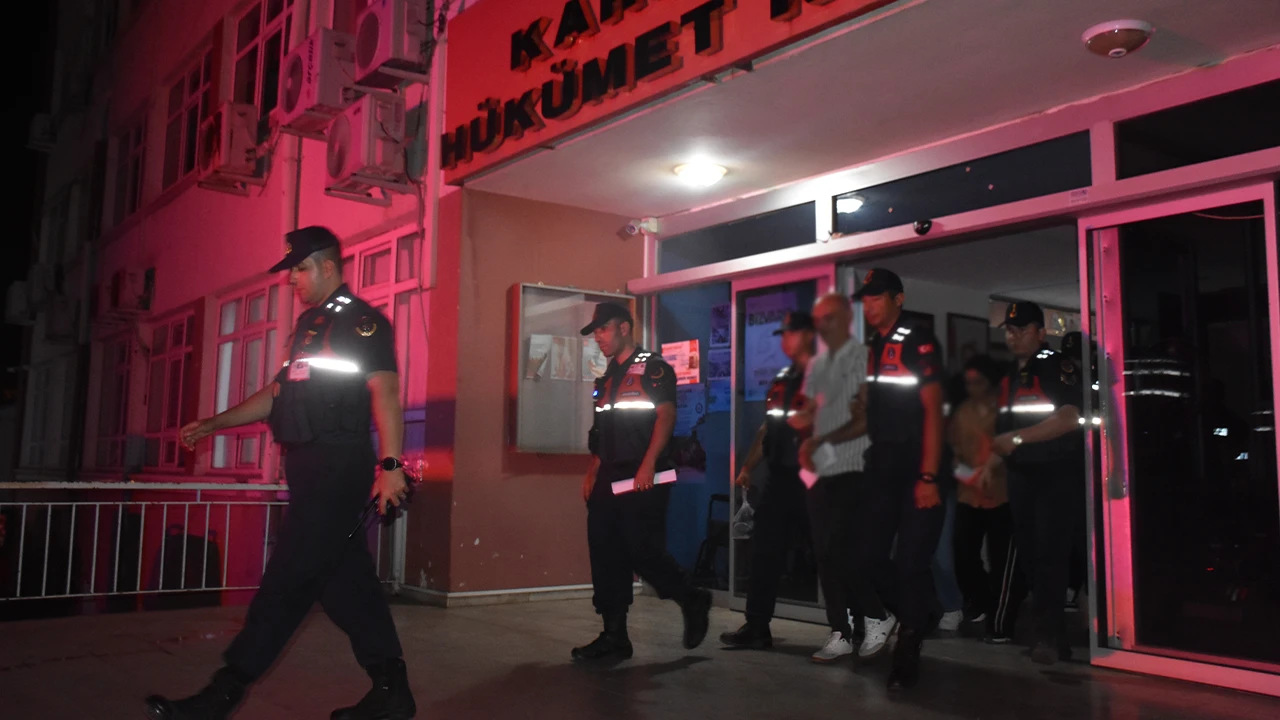 Çete köşeye sıkıştı, 5 milyonu iade etti