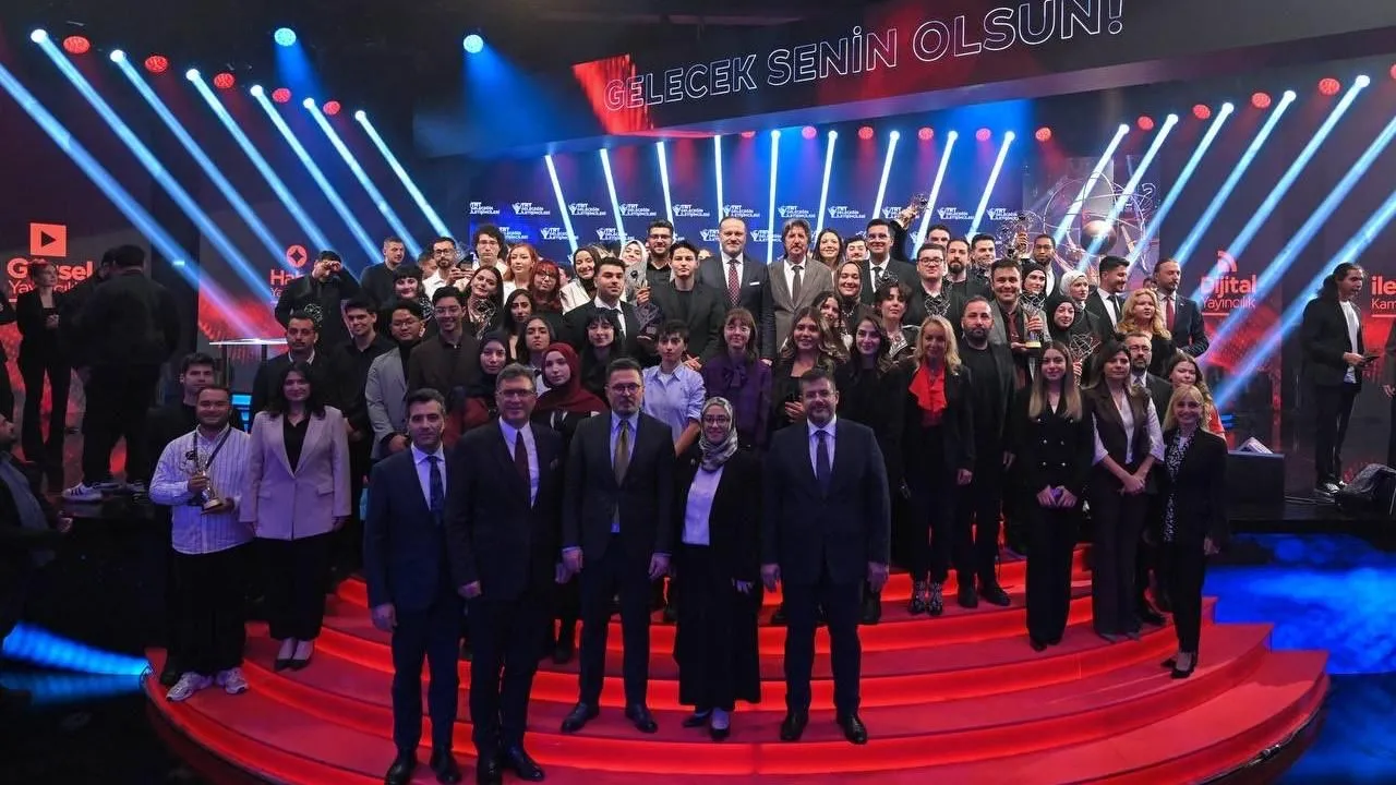 Trt Yarismasinda Adu Ruzgari Esti Adunun Iletisimcileri Odulleri Sildi Supurdu 2