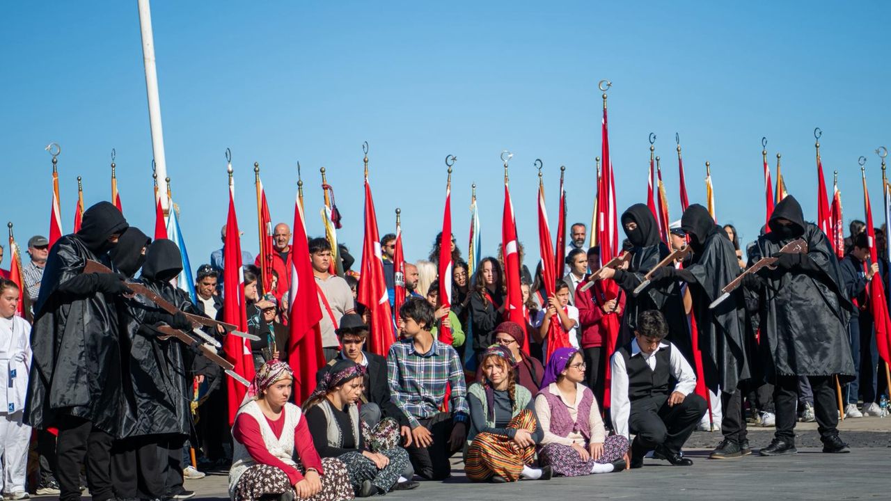 Kuşadası'nda Cumhuriyet coşkuyla kutlandı