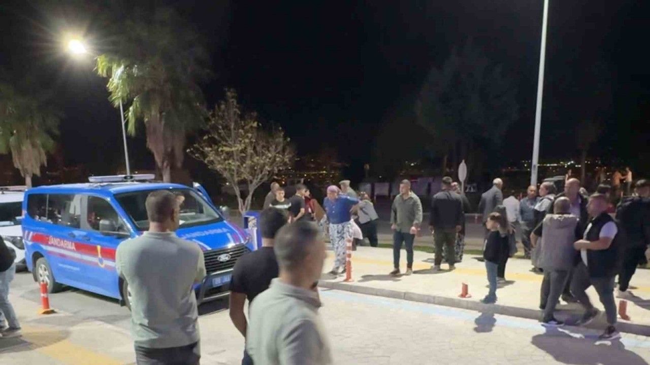Çocuklar yüzünden aileler arasında bıçaklı kavga