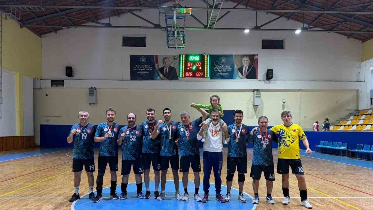 İl Sağlık Müdürlüğü Voleybol Takımı Aydın’da şampiyon oldu