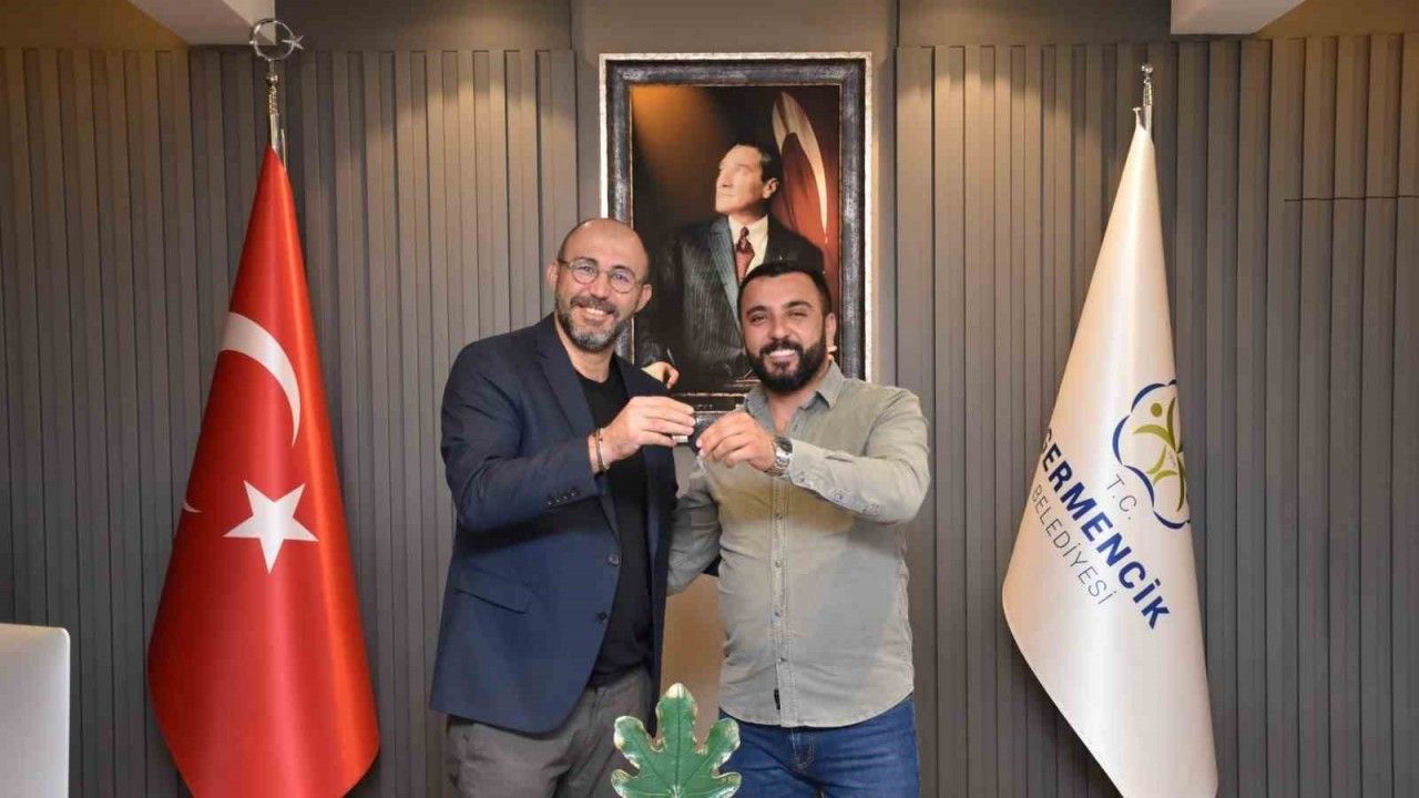 Traktör talihlisine anahtarı Başkan Zencirci verdi