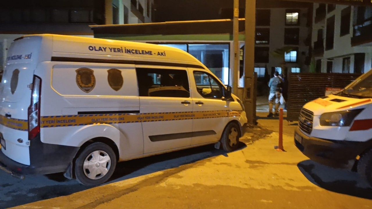 Dehşet: Anne ve babasını öldürüp intihar etti