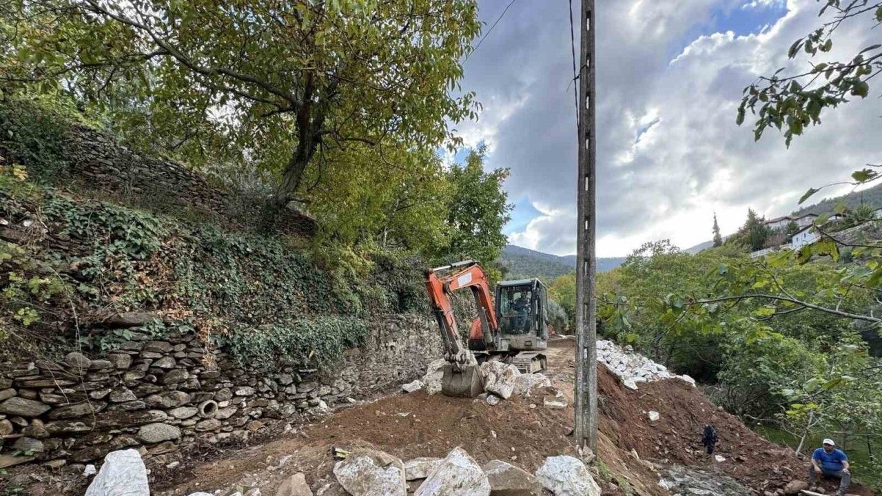 Karacasu Belediyesi’nden yol güvenliği