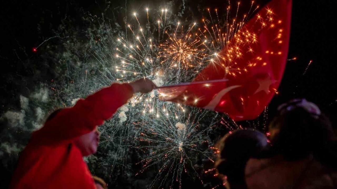 Kuşadası’nda Cumhuriyet coşkusu sokaklara taştı