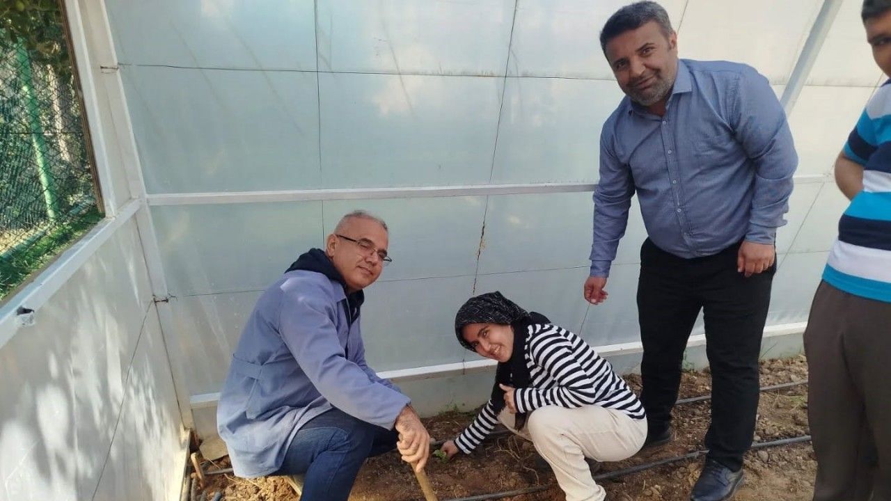 Özel öğrenciler fideleri toprakla buluşturdu