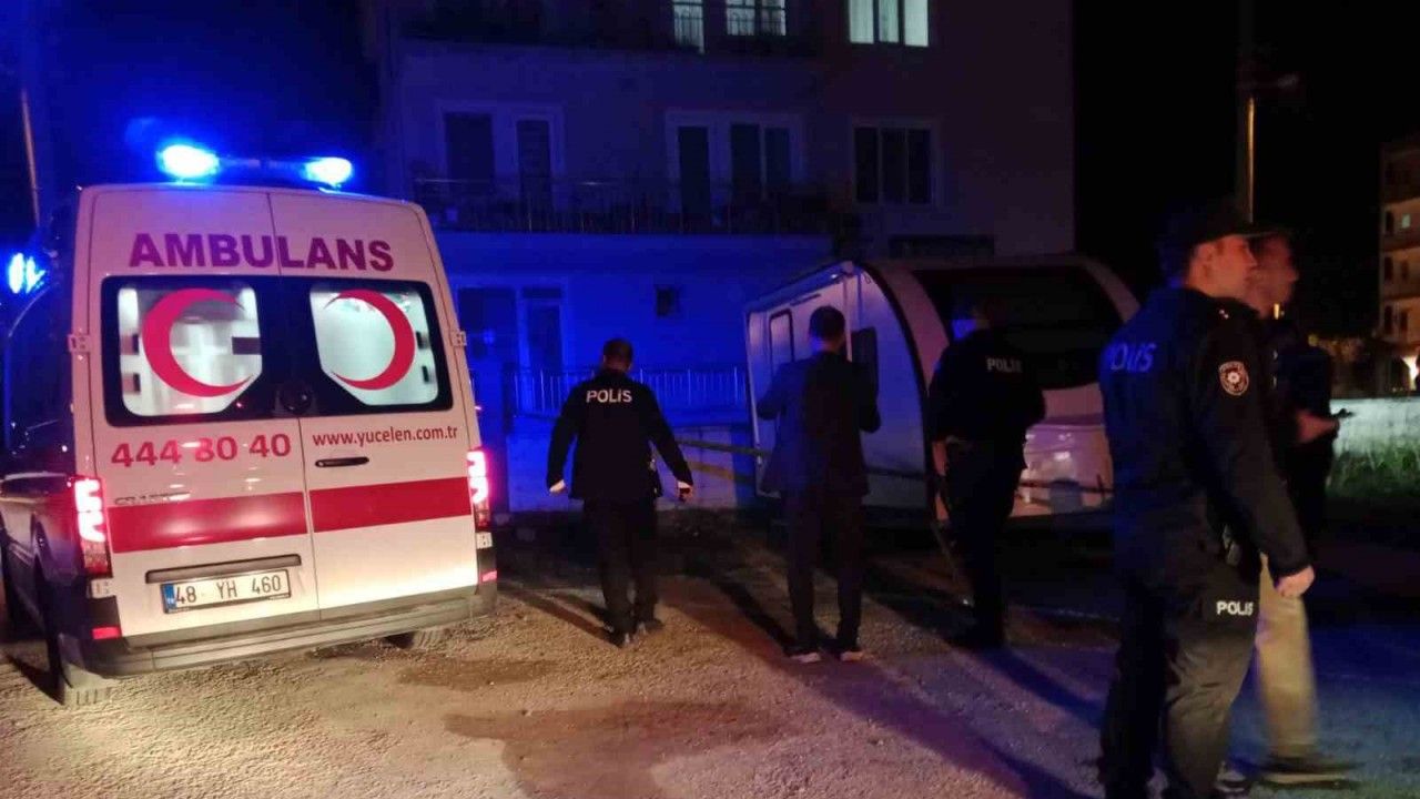 Sokak ortasında başından vurulmuş bulundu