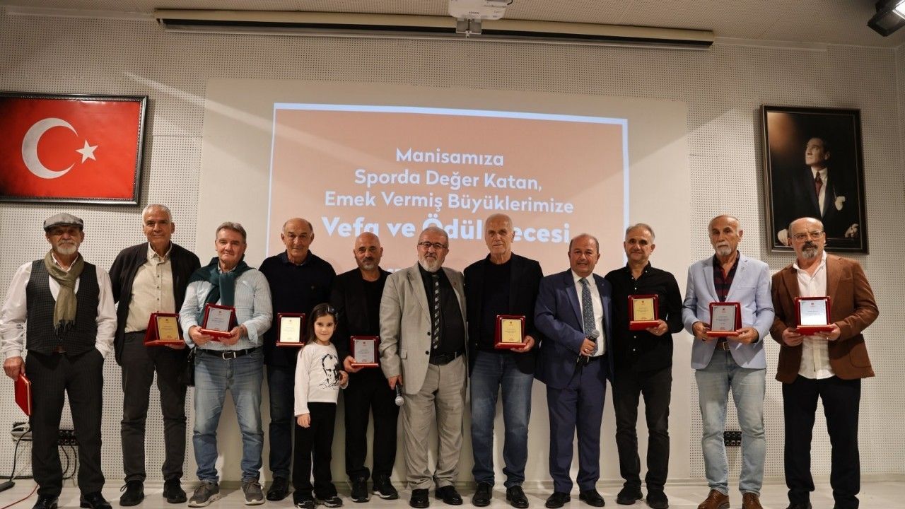 Spora katkı sunan 78 isme plaket