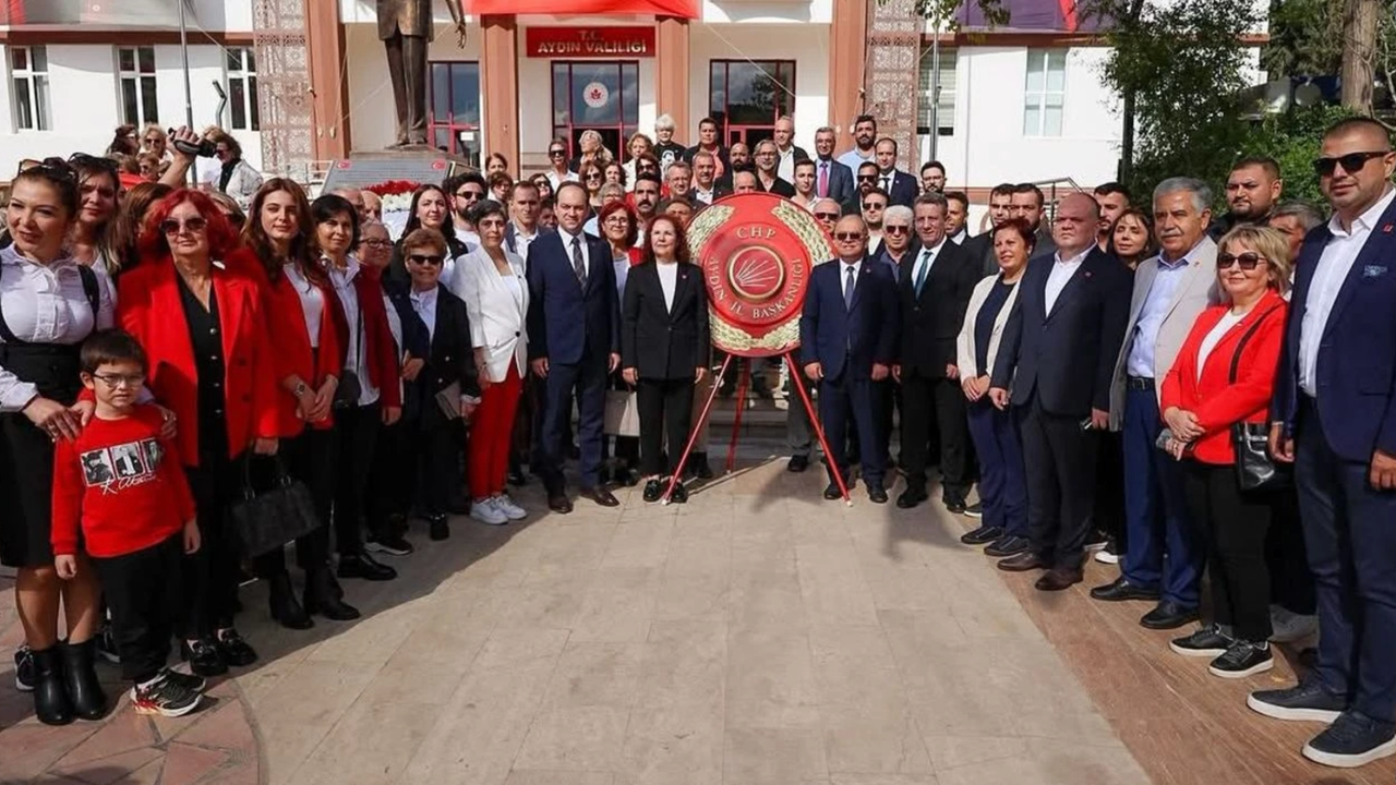 CHP Aydın'dan Cumhuriyet Bayramı çelengi