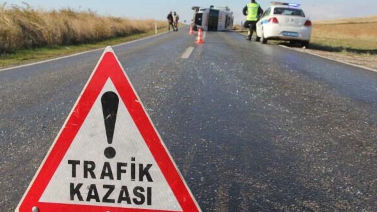 Motosiklet ile transit çarpıştı: 1 ölü